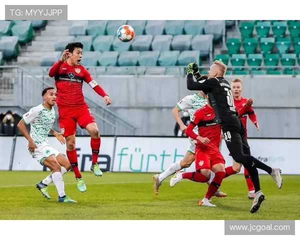 以足球比赛训练为核心打造高效备战体系助力球员全面提升竞技水平 以足球比赛训练为核心打造高效备战体系助力球员全面提升竞技水平